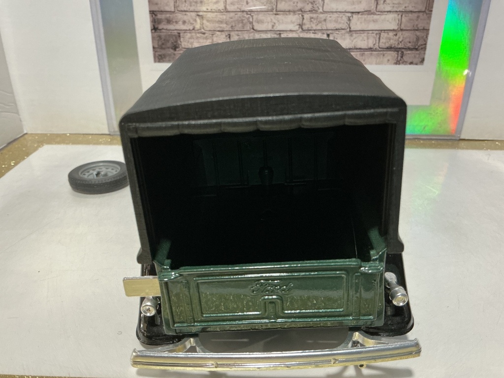 1:18 SOLIDO COCA COLA TRUCK GREEN ON BROWN [BROKEN TIRE] image