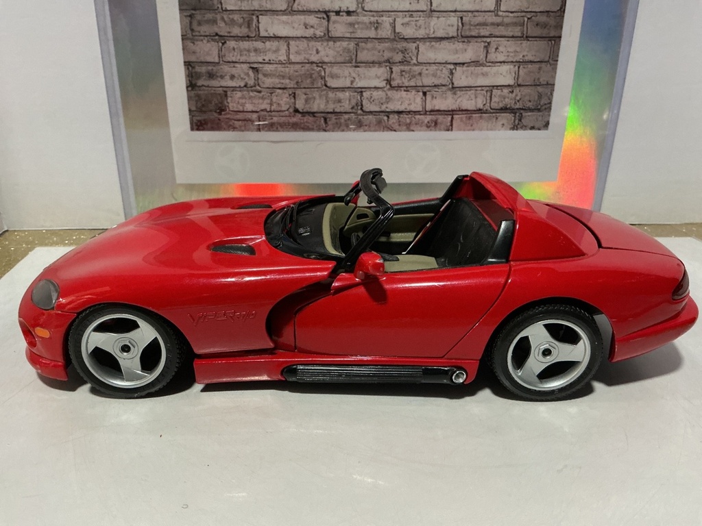 1:18 BURAGO DODGE VIPER RT/10 RED ON BLACK CONVERTIBLE image