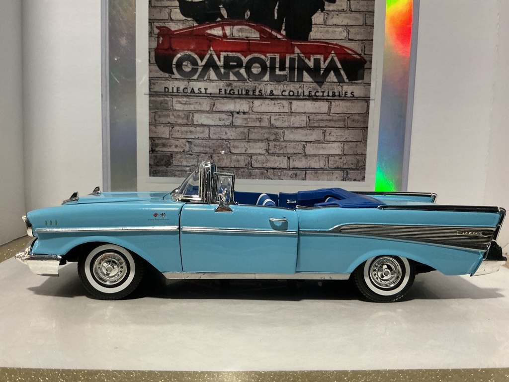 1:18 MOTORMAX 1958 CHEVY BEL LIGH BLUE/DARK BLUE CONVERTIBLE image