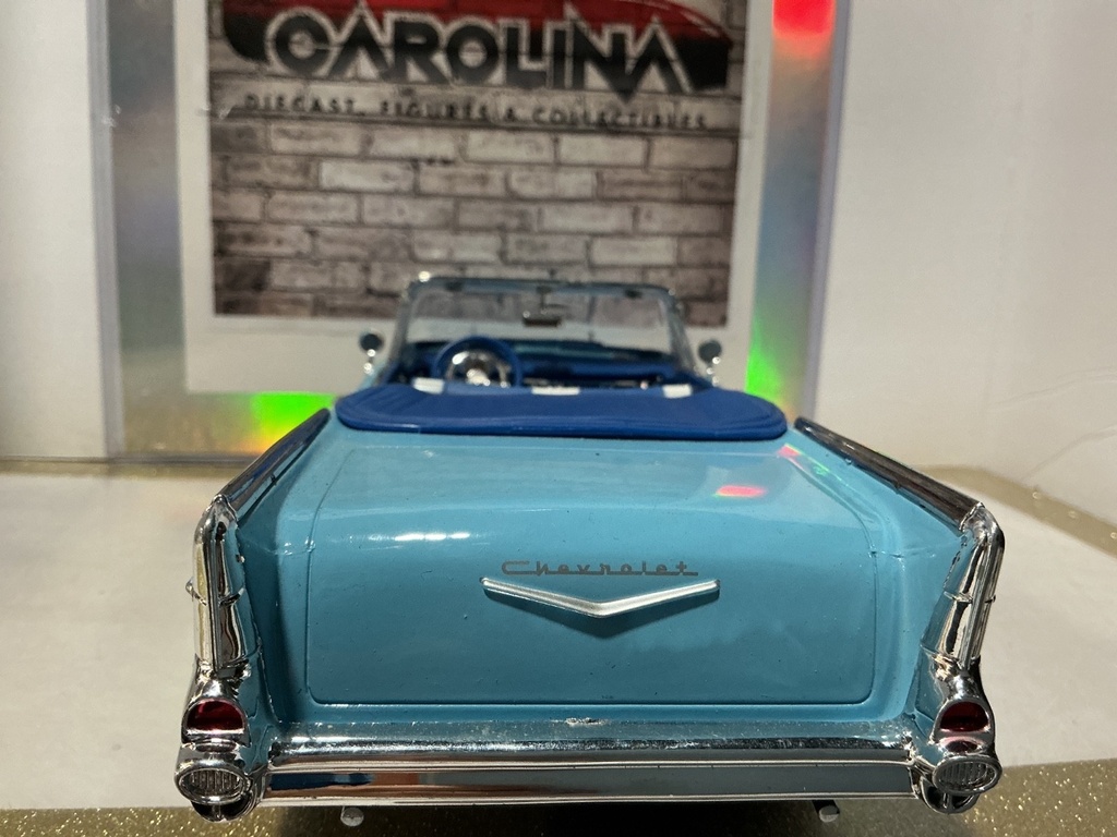 1:18 MOTORMAX 1958 CHEVY BEL LIGH BLUE/DARK BLUE CONVERTIBLE image