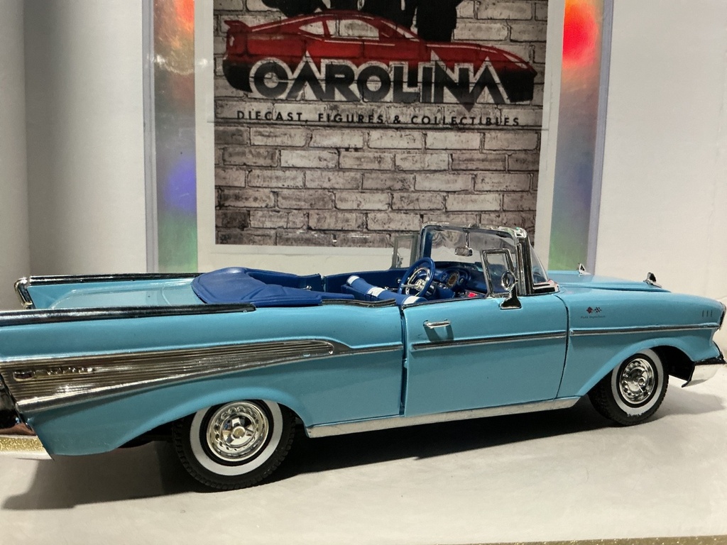 1:18 MOTORMAX 1958 CHEVY BEL LIGH BLUE/DARK BLUE CONVERTIBLE image