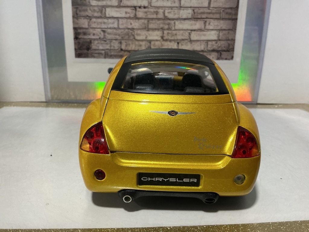 1:18 MAISTO CHRYSLER PRONTO CRUISER CONCEPT YELLOW ON BLACK image
