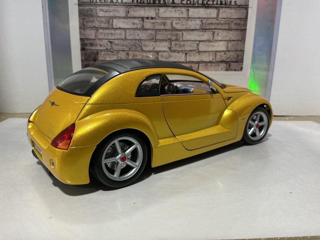 1:18 MAISTO CHRYSLER PRONTO CRUISER CONCEPT YELLOW ON BLACK image