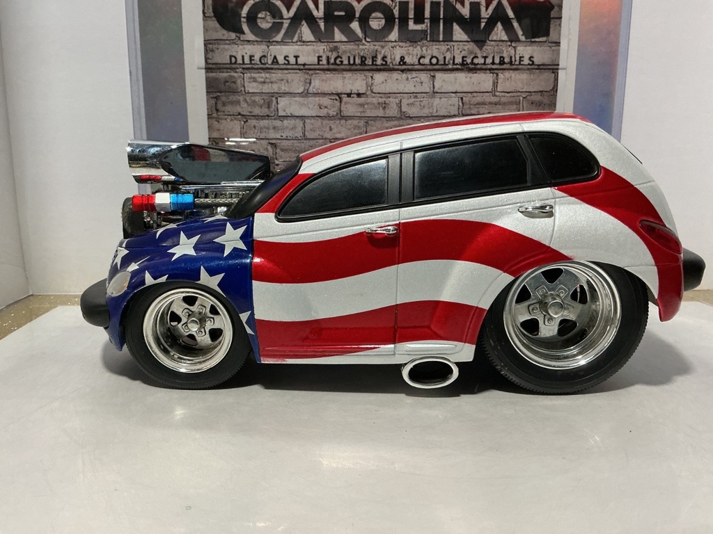 1:18 MUSCLE MACHINES 2000 CHRYSLER PT CRUISER STARS & STRIPES image