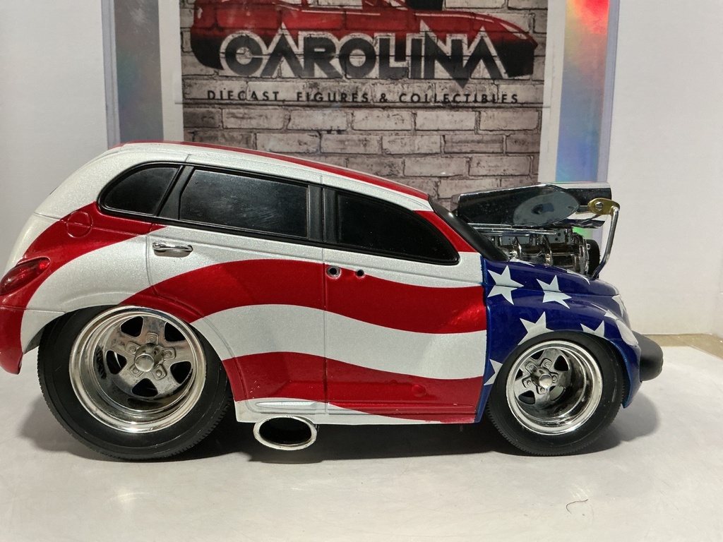 1:18 MUSCLE MACHINES 2000 CHRYSLER PT CRUISER STARS & STRIPES image