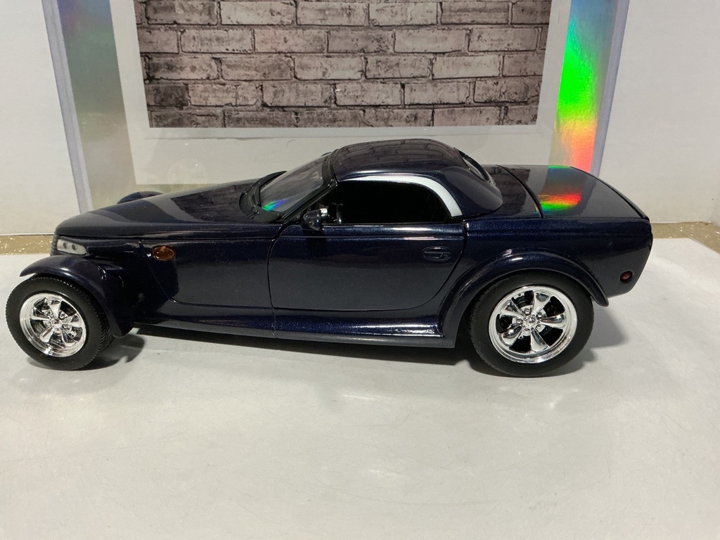 1:18 MOTORMAX 2001 CHRYSLER HOWLER CONCEPT BLUE/BLACK image