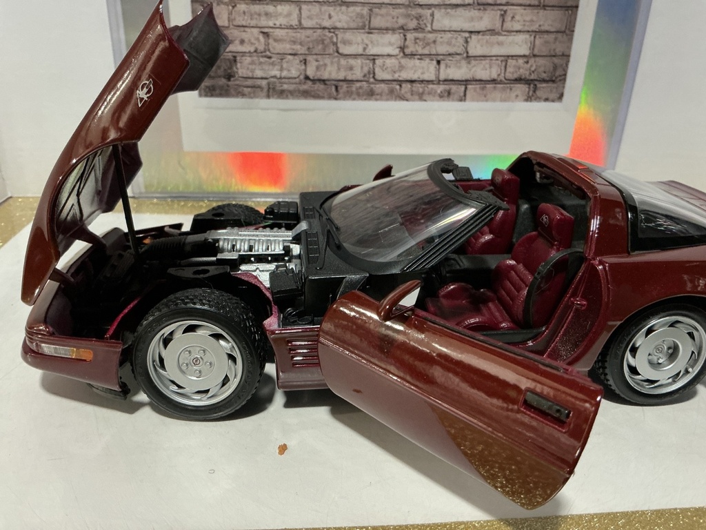 1:18 MAISTO 1992 CORVETTE ZR-1 BURGUNDY ON BURGUNDY image