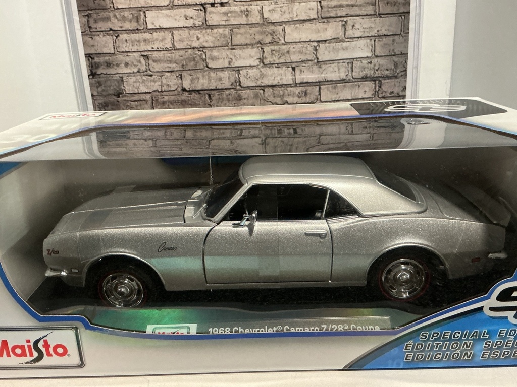 1:18 MAISTO 1968 CHEVROLET CAMARO Z/28 COUPE image