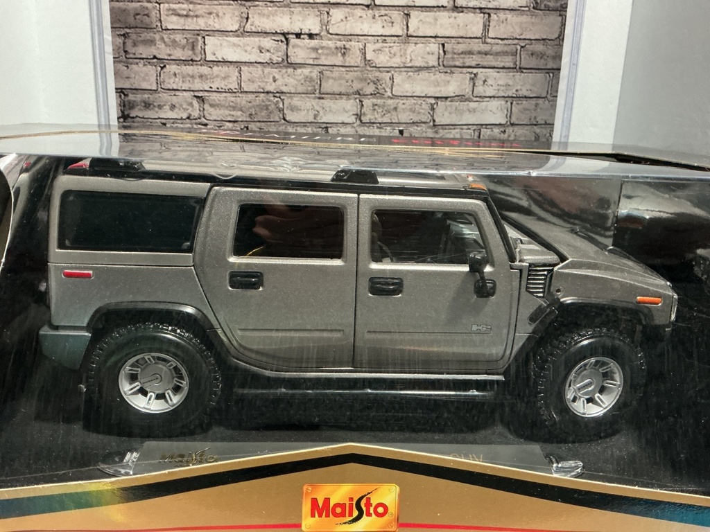 1:18 MAISTO HUMMER H2 SUV image