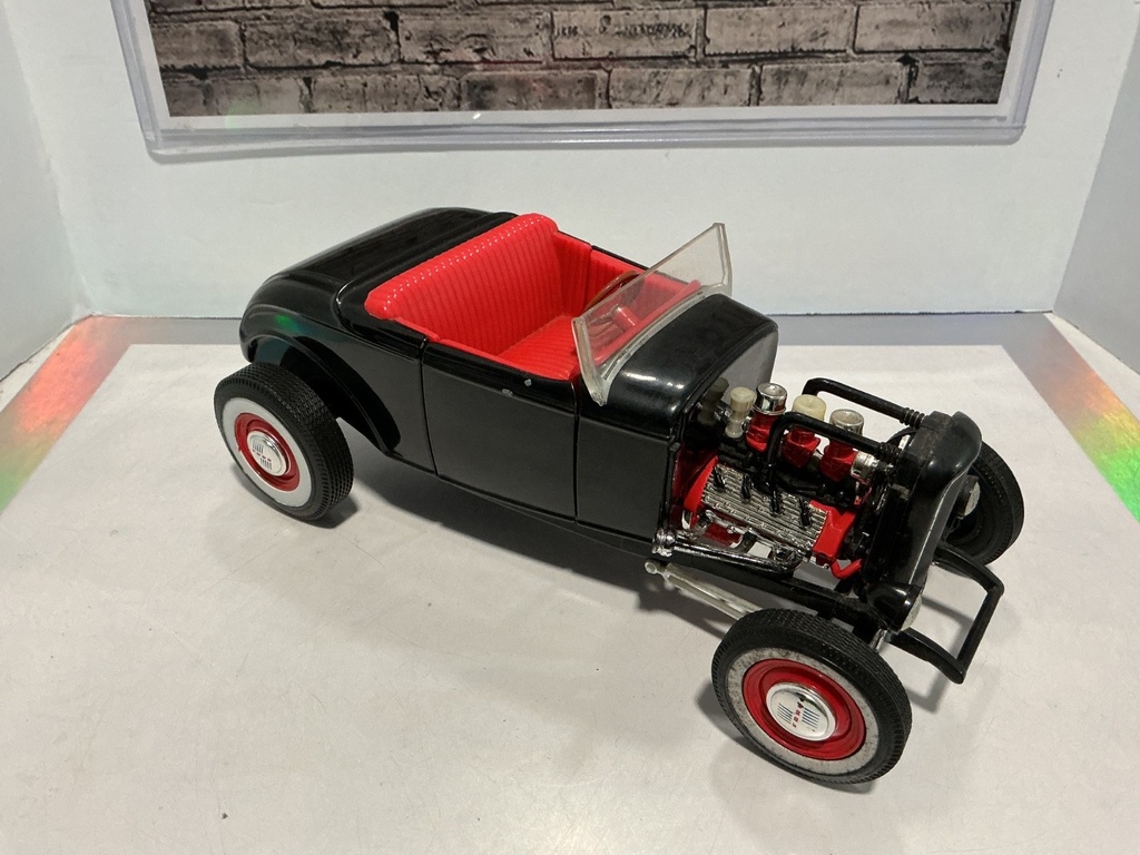 1:18 ERTL 1932 Ford Ddeuce image
