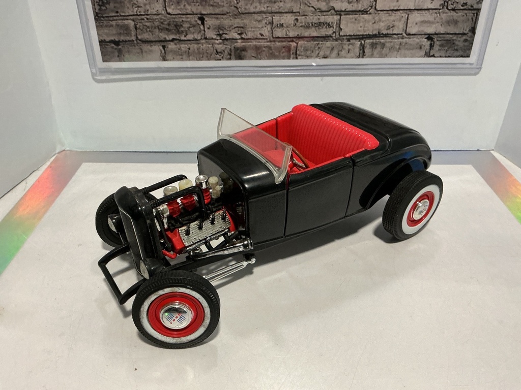 1:18 ERTL 1932 Ford Ddeuce image