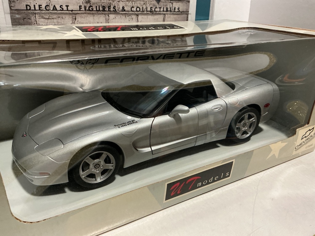1:18 UT MODELS CHEVROLET CORVETTE image