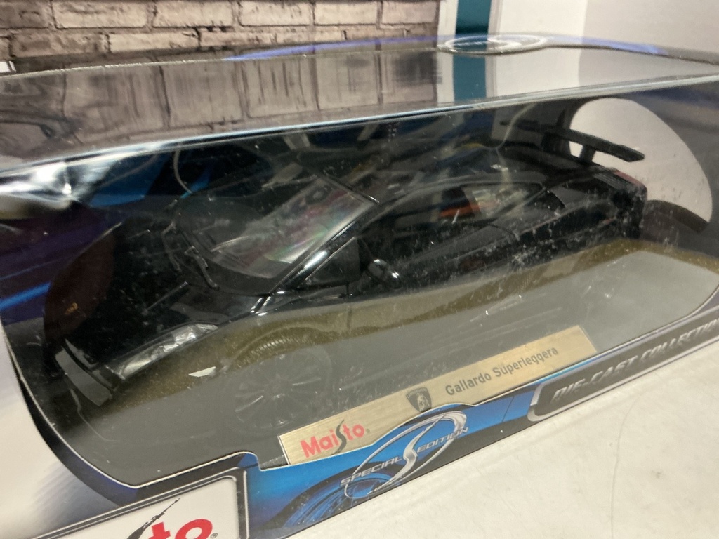 1:18 MAISTO GALLARDO SUPERLEGGERA image