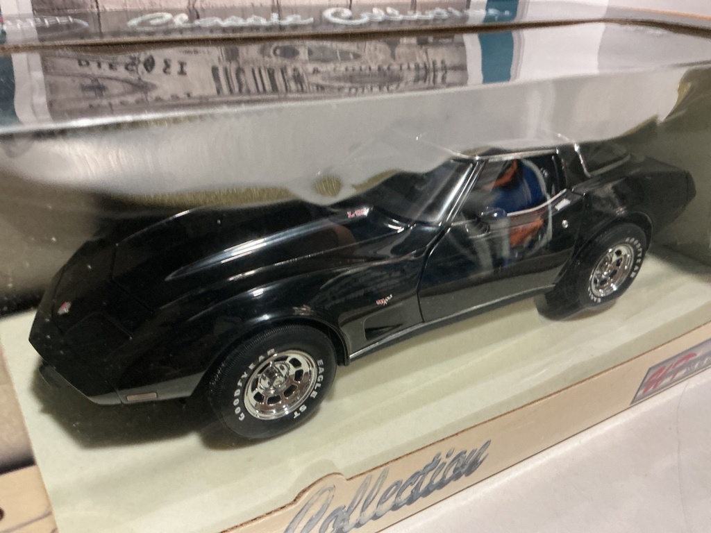 1:18 UT MODELS 78 CORVETTE CLASSIC COLLECTION image