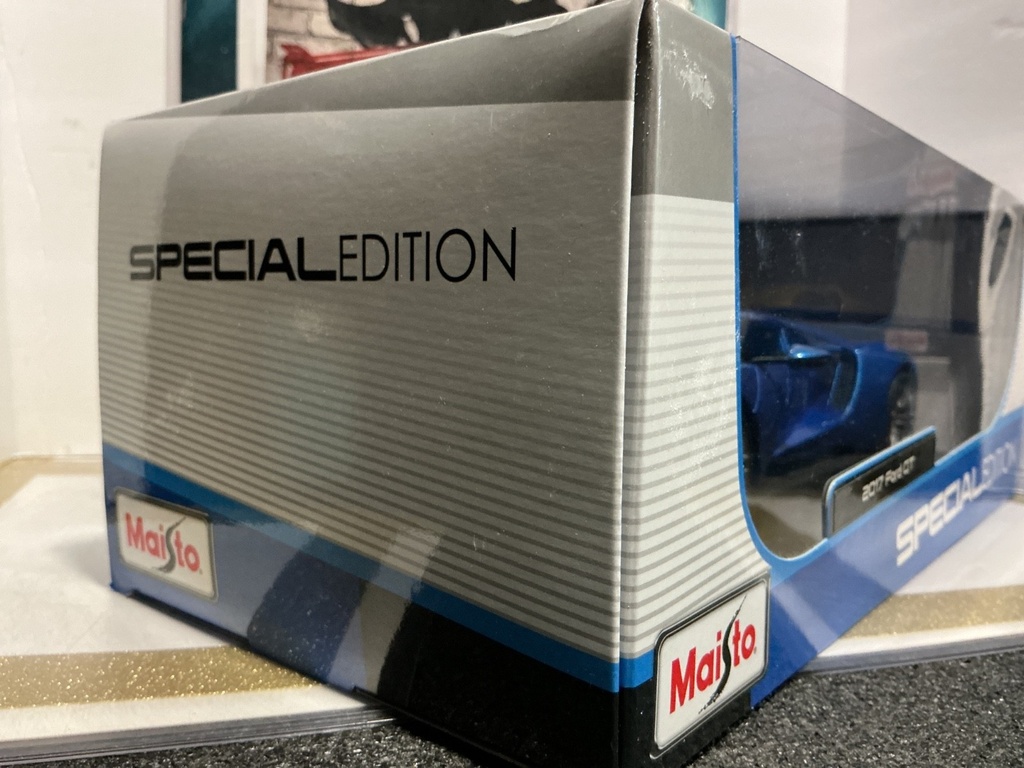 1:18 MAISTO 2017 FORD GT image