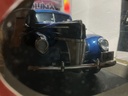 1:18 MOTORMAX TIMELESS CLASSICS - 1940 FORD DELUXE V-8 BLUE ON WHITE image
