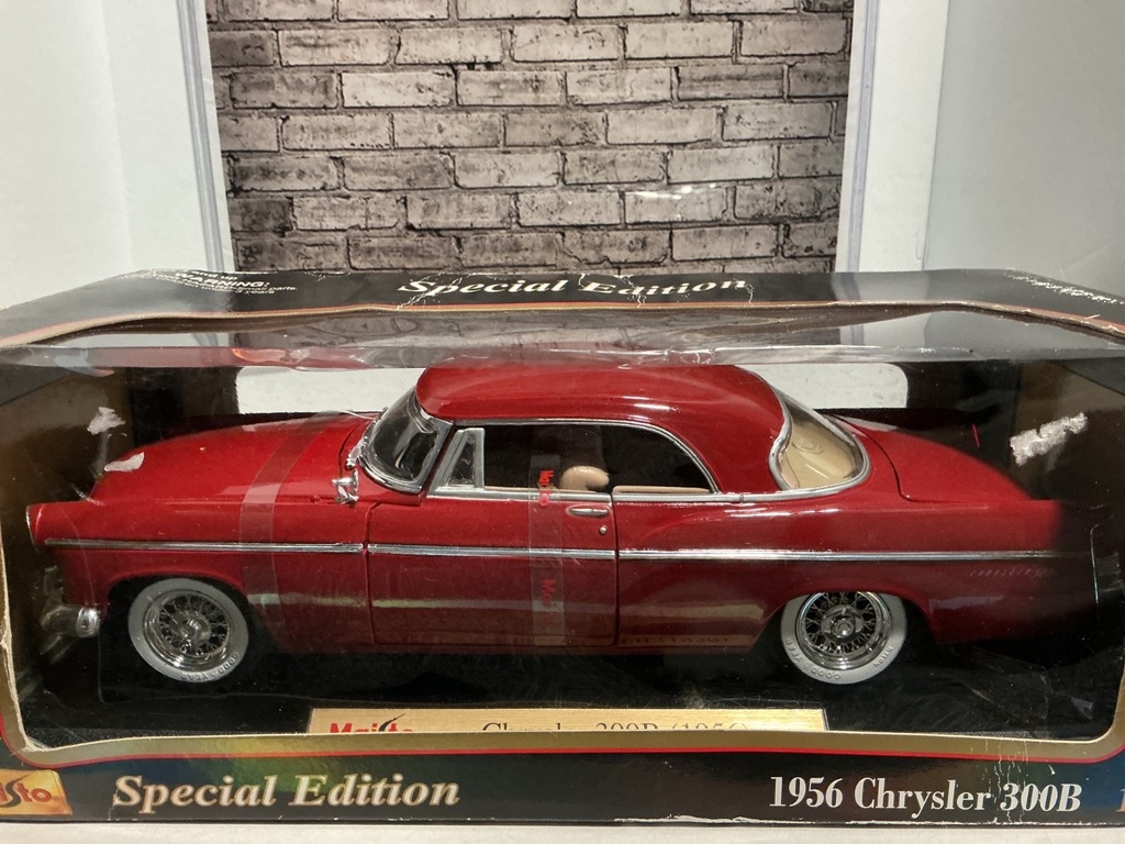 1:18 MAISTO 1956 CHRYSLER 300B image