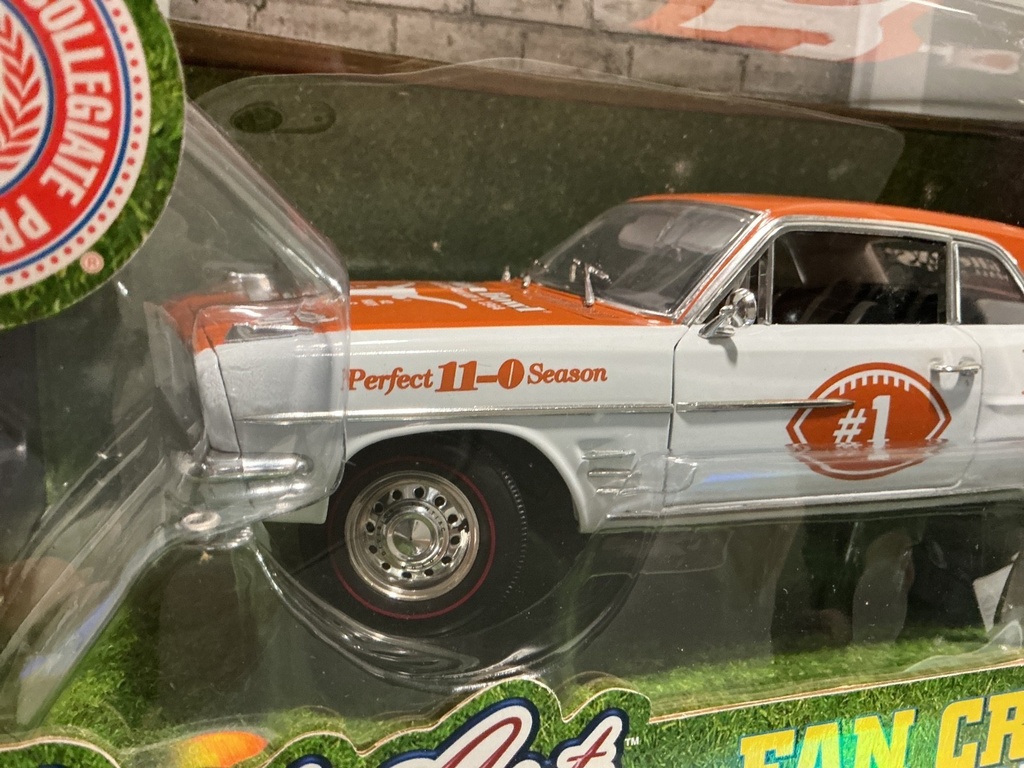 1:18 DIE CAST PROMOTIONS FAN CRUISERS LONG HORNS FOOTBALL image