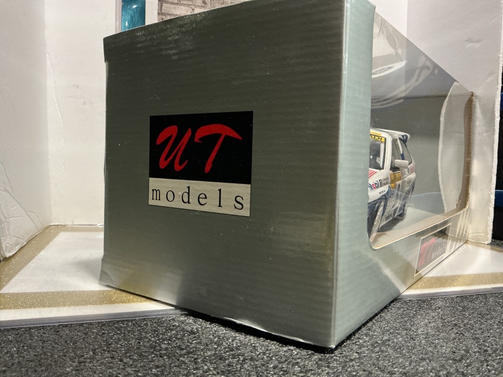 1:18 UT MODELS ESCORT RS COSWORTH RACING COLLECTION image