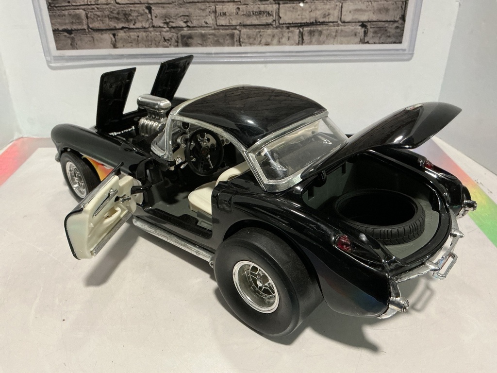 1:18 ROAD SIGNATURE 1957 CHEVROLET CORVETTE image