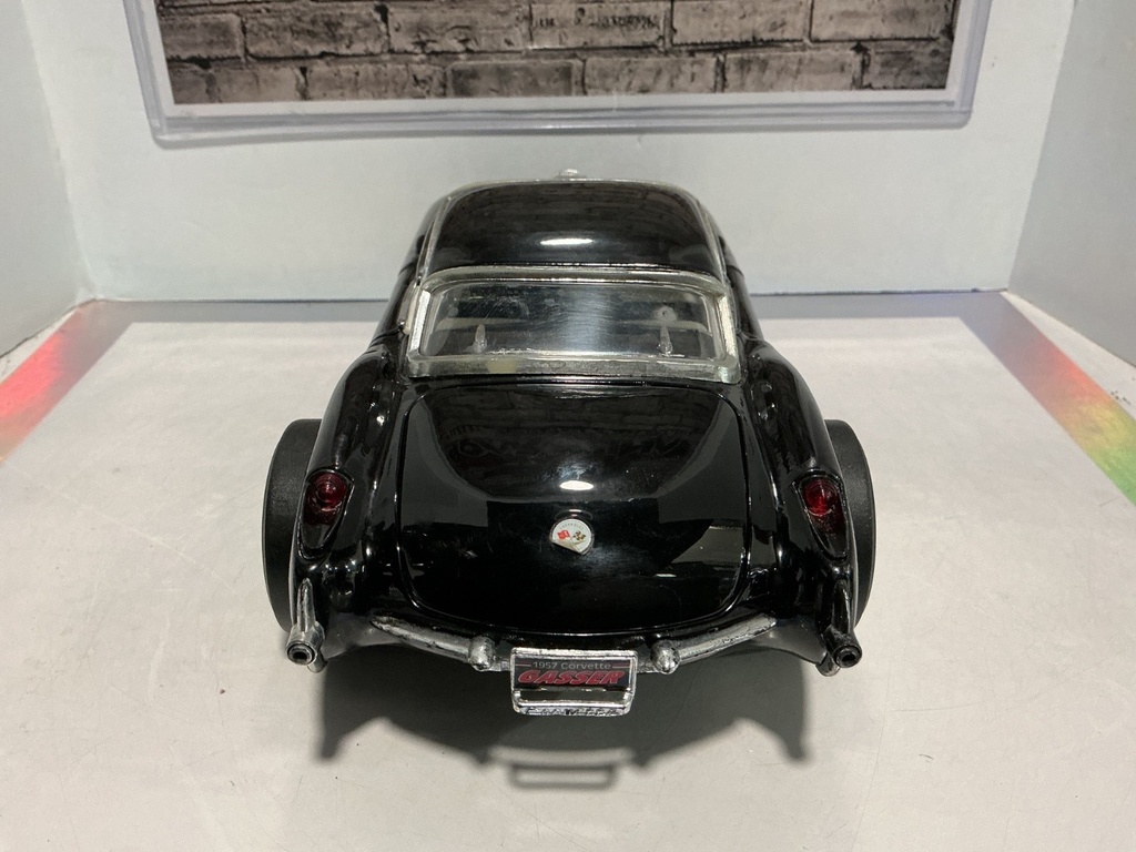 1:18 ROAD SIGNATURE 1957 CHEVROLET CORVETTE image