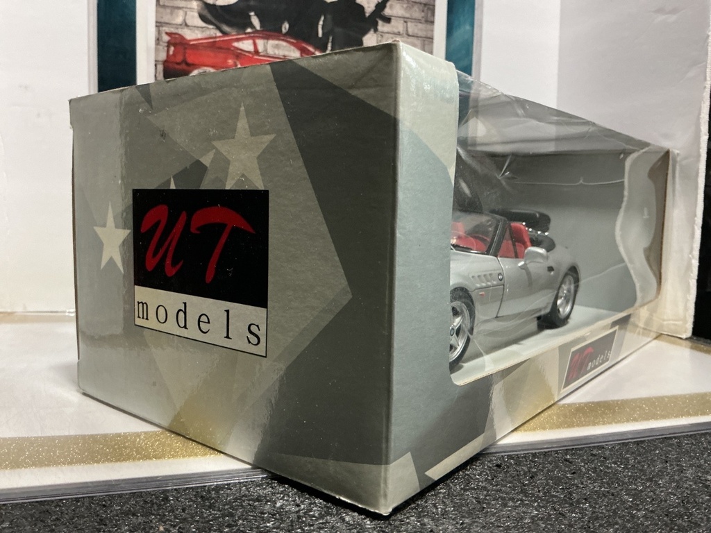 1:18 UT MODELS BMW Z3 ROADSTER image