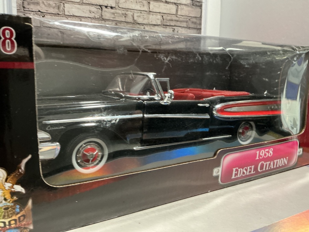 1:18 ROAD SIGNATURE 1958 EDSEL CITATION  { BOX DAMAGED} BLACK ON RED image