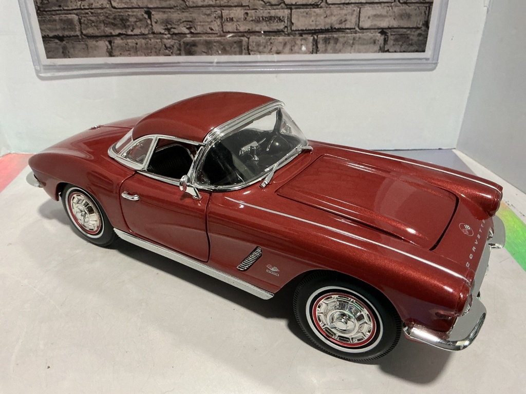 1:18 ERTL G19 FFITI 1962 CHEVY CORVETTE image