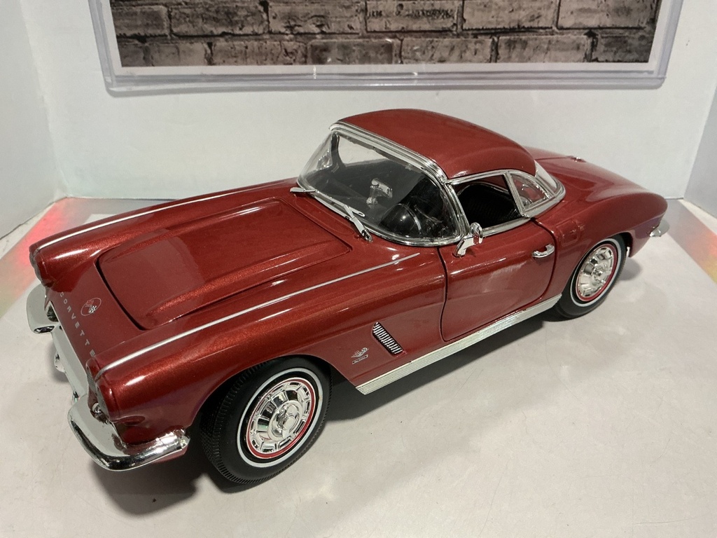 1:18 ERTL G19 FFITI 1962 CHEVY CORVETTE image