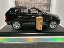 1:18 WELLY BMW X5 {MINOR RASHING DRIVER DOOR} image