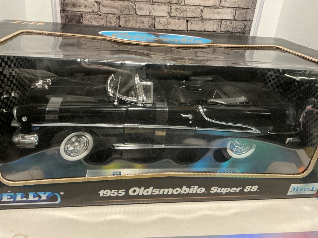 1:18 WELLY 1955 OLDSMOBILE SUPER 88    {BOX DAMAGED  } BLACK  ON BLACK * image