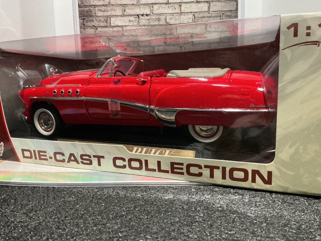 1:18 MOTOR MAX 1949 BUICK RED ON RED { BOX DAMAGED } image