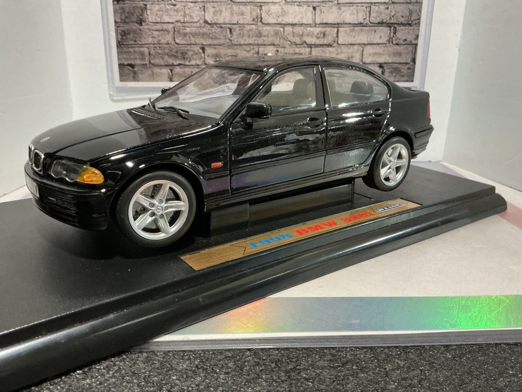 1:18 WELLY BMW 1998 BMW 328I   {BOX DAMAGED & PAINT ISSUES } BLACK  ON GRAY image