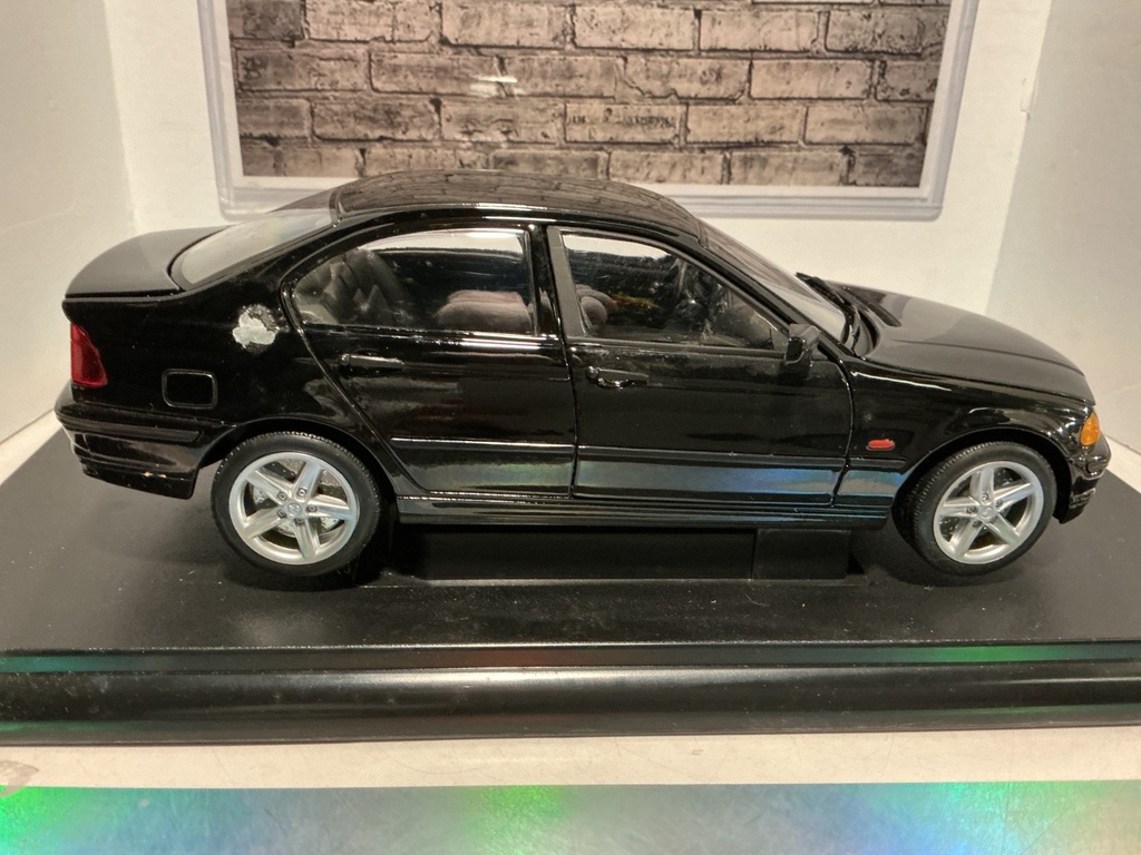 1:18 WELLY BMW 1998 BMW 328I   {BOX DAMAGED & PAINT ISSUES } BLACK  ON GRAY image