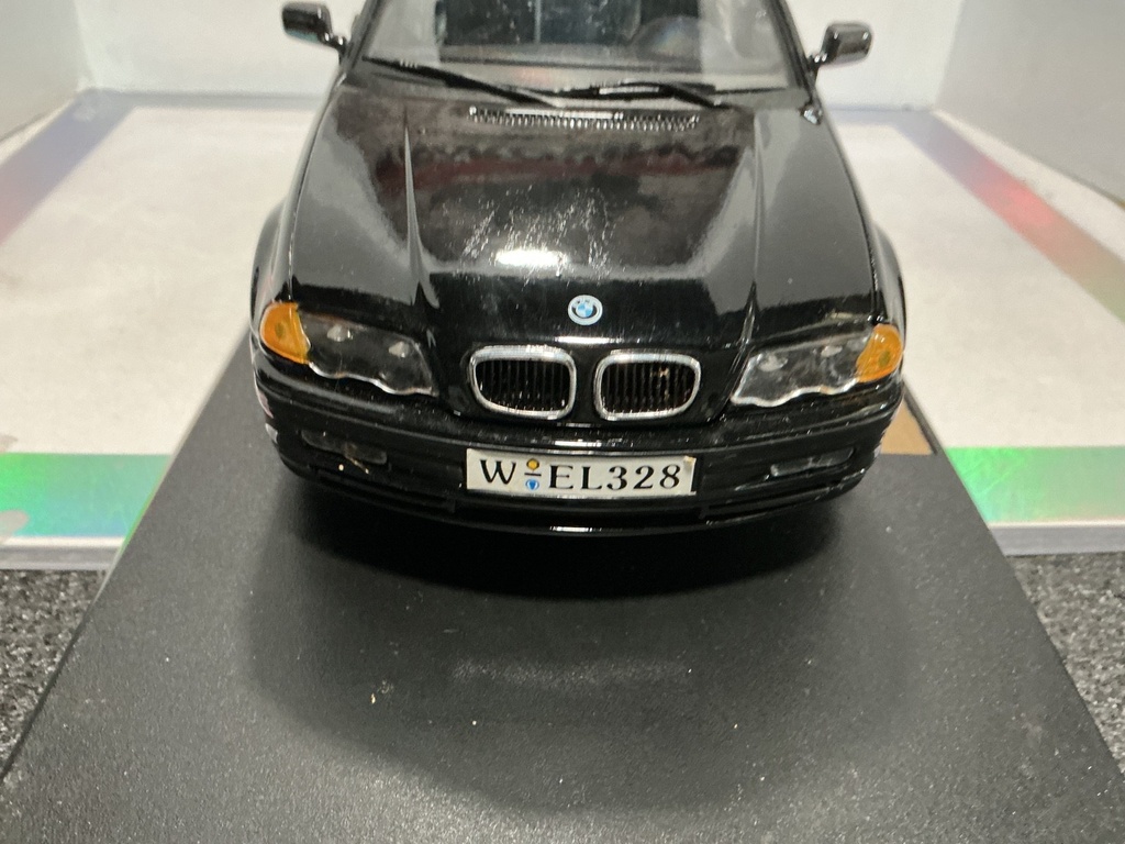 1:18 WELLY BMW 1998 BMW 328I   {BOX DAMAGED & PAINT ISSUES } BLACK  ON GRAY image