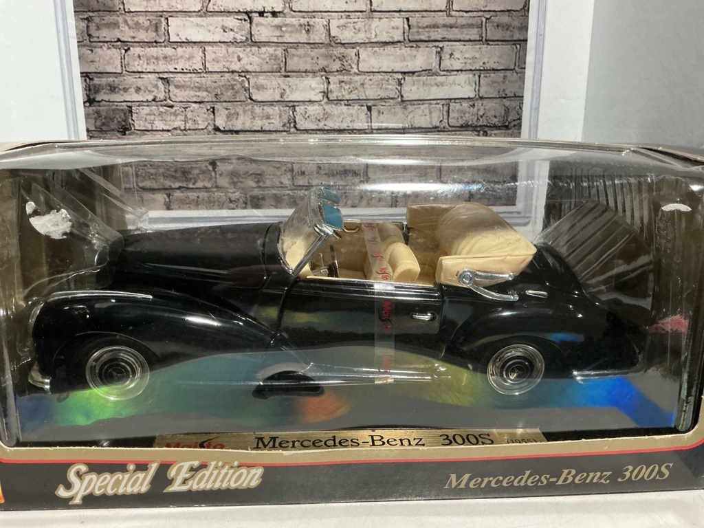 1:18 MAISTO MERCEDES-BENZ 300S (1955) image