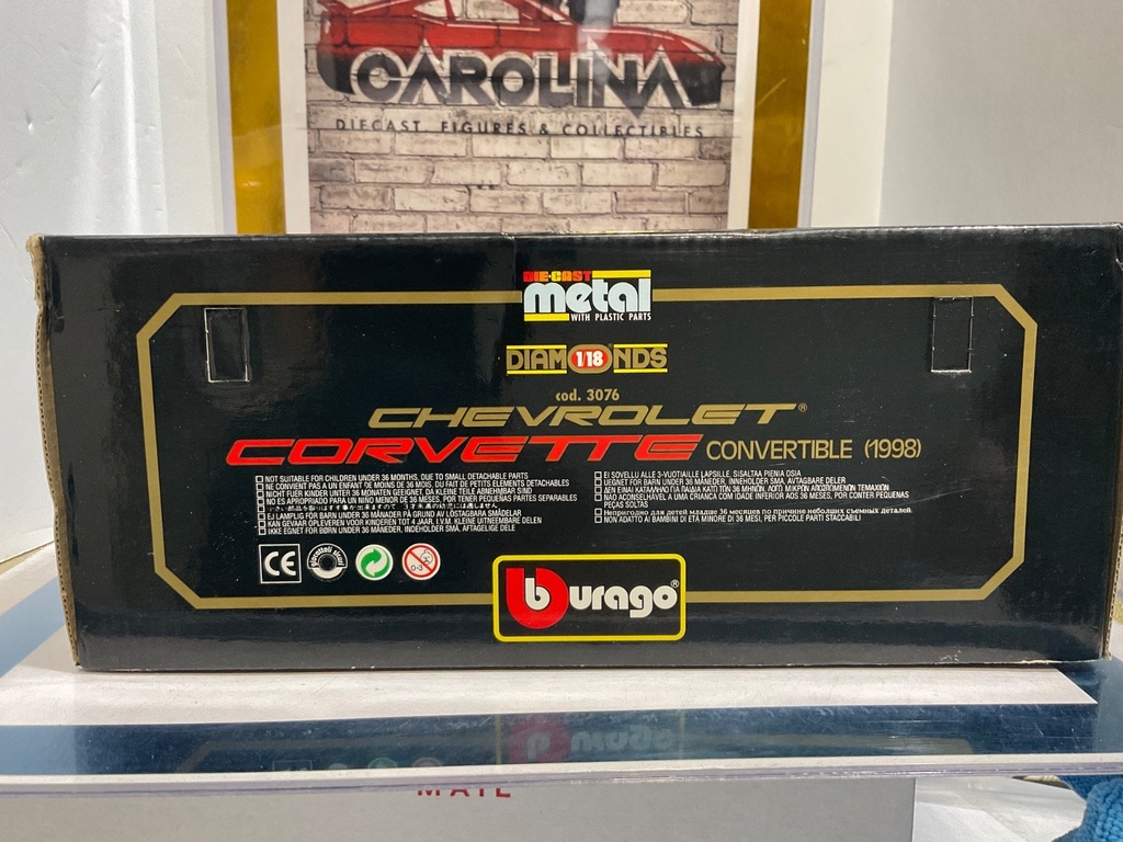 1/18 BURAGO 1998 CORVETTE CONVERTIBLE  {box damaged} image