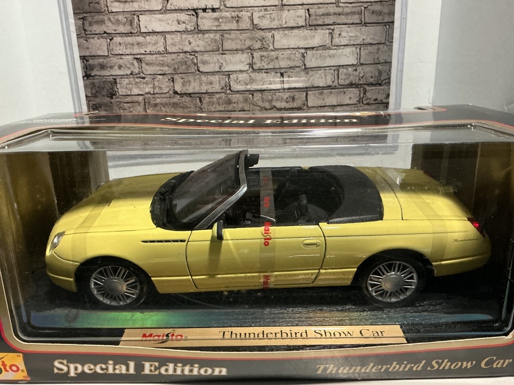 1:18 MAISTO THUNDERBIRD SHOW CAR image