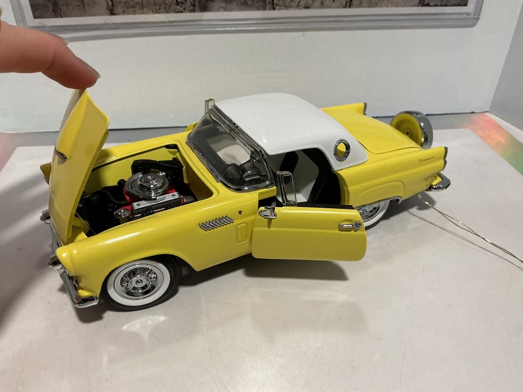 1:24 FRANKLIN MINT B11E010 1956 FORD THUNDERBIRD LE image