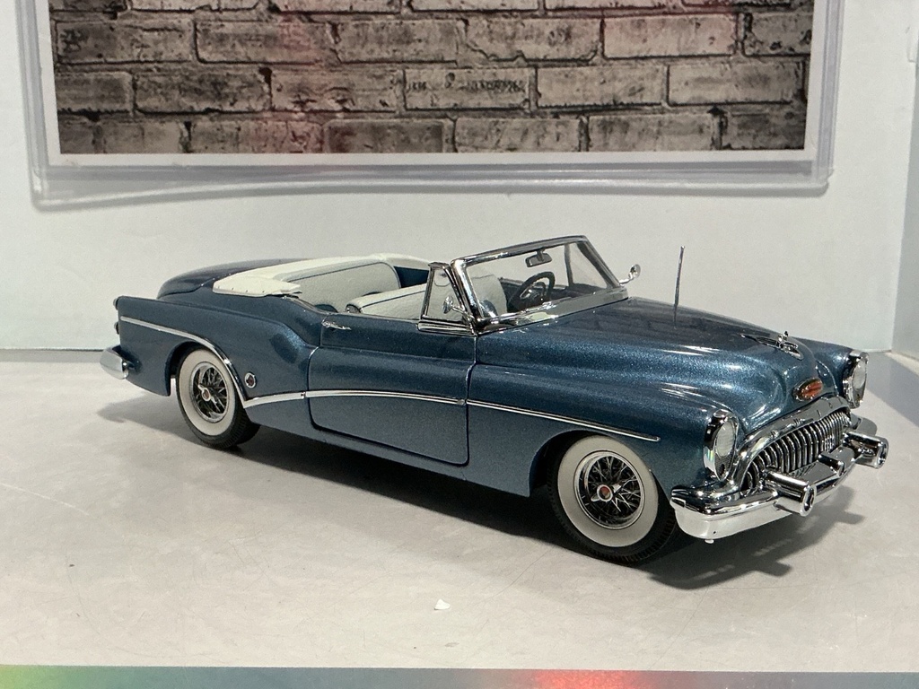 1:24 DANBURY MINT 1953 BUICK SKY LAVLE image