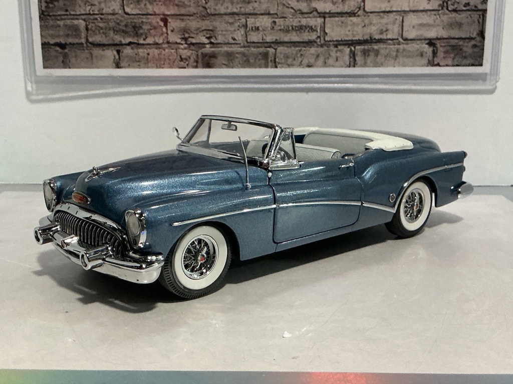 1:24 DANBURY MINT 1953 BUICK SKY LAVLE image