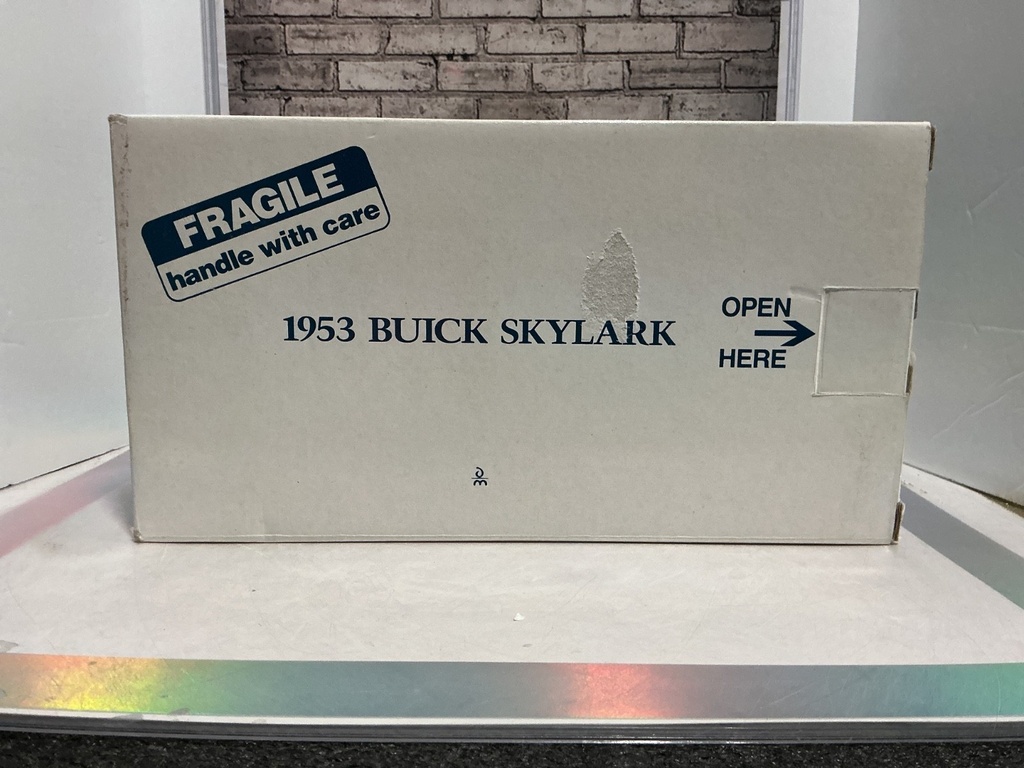 1:24 DANBURY MINT 1953 BUICK SKY LAVLE image