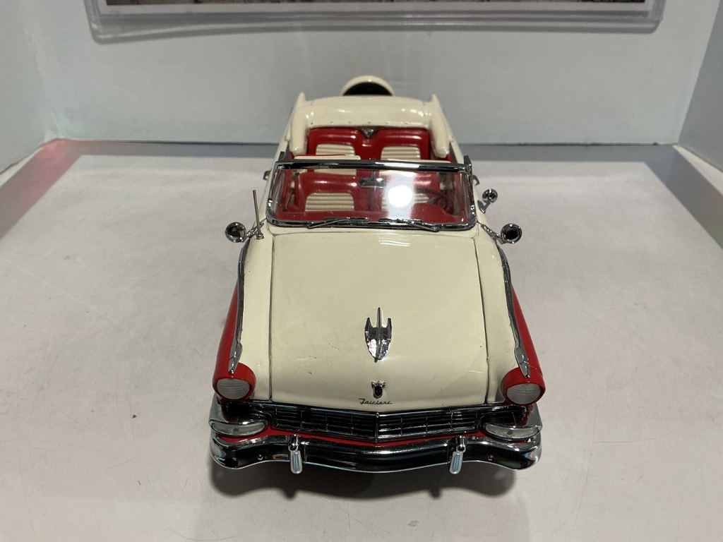 1:24 DANBURY MINT 1956 FORD SUNLINER image