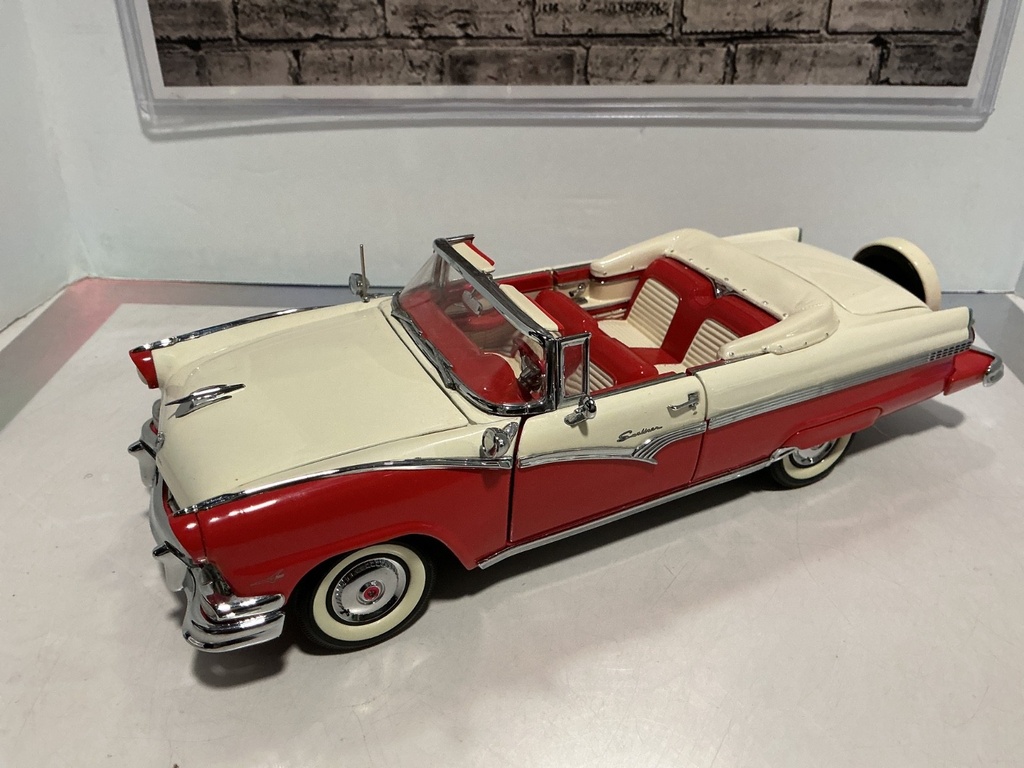 1:24 DANBURY MINT 1956 FORD SUNLINER image