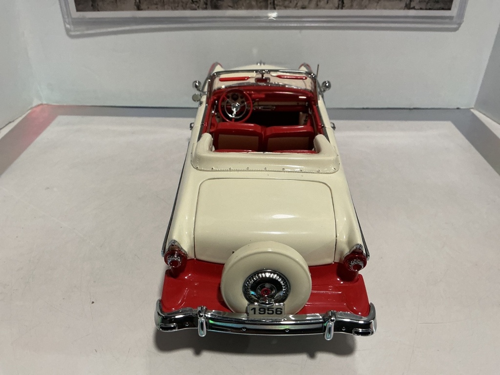 1:24 DANBURY MINT 1956 FORD SUNLINER image