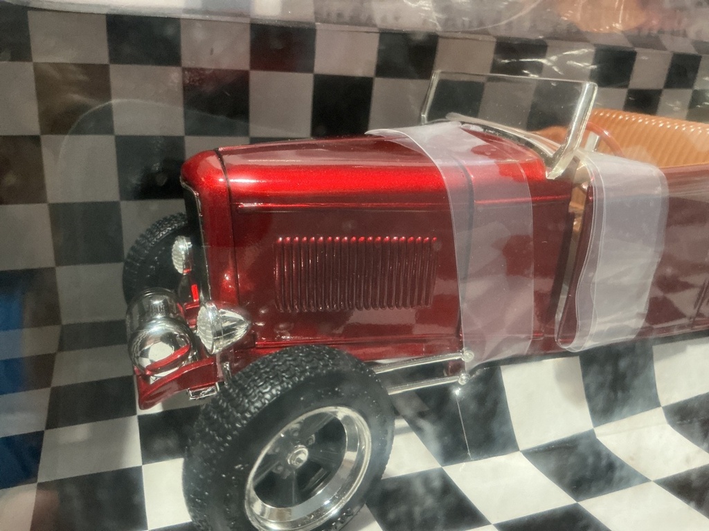 1:18 LANE AUTOMOTIVE COLLECTIBLES ‘32 HIGH BOY ROADSTER RED ON BROWN image