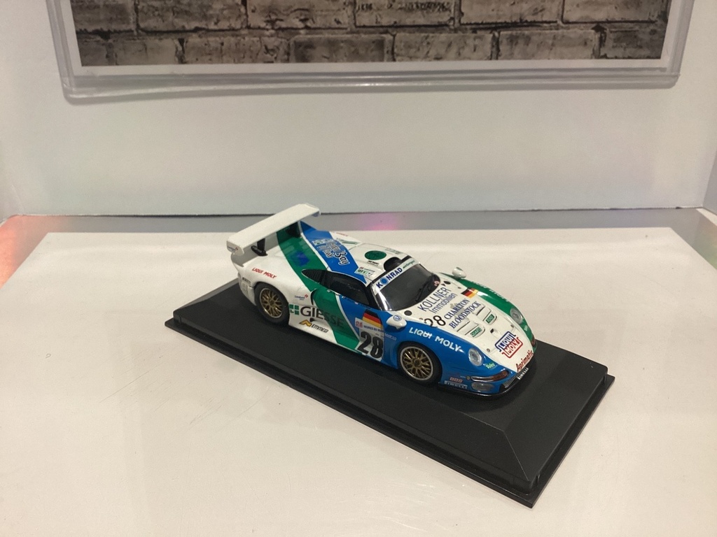 1:43 MINICHAMPS RALLY CAR PORSCHE GIESSE #28 image