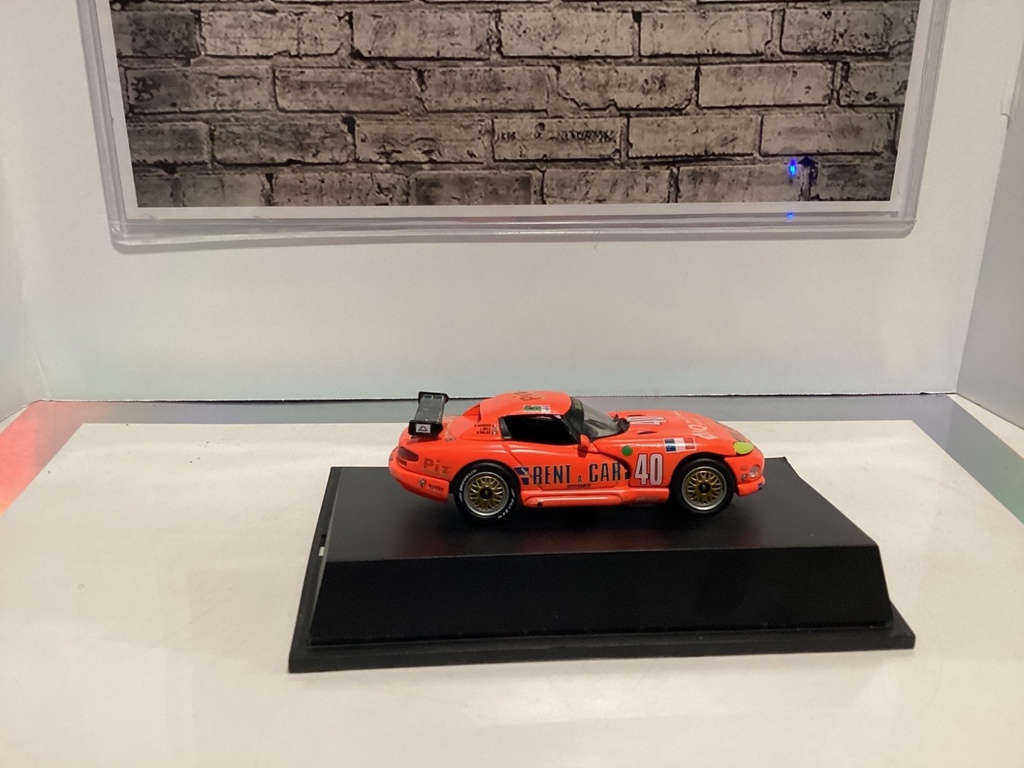 1:43 UNIVERSAL HOBBIES DODGE VIPER RT/10 n40 LE MANS 1994 #40 image