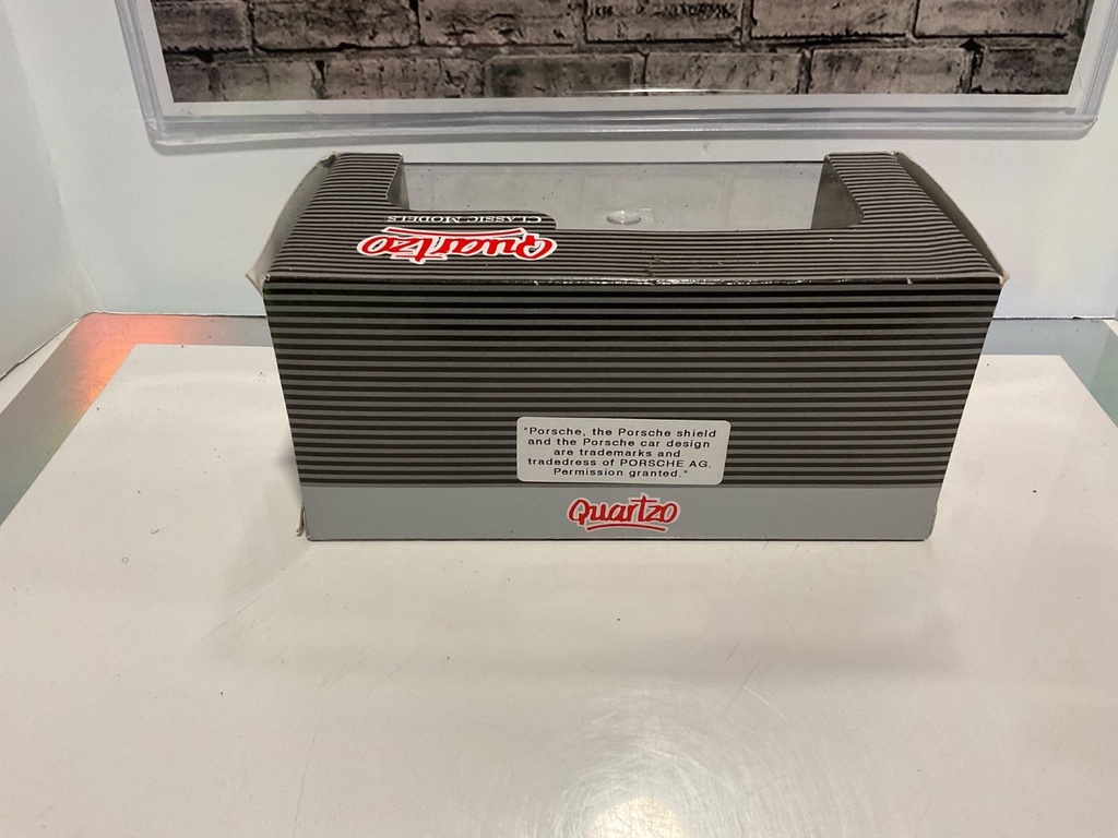 1:43 QUARTZO KENWOOD #10 image