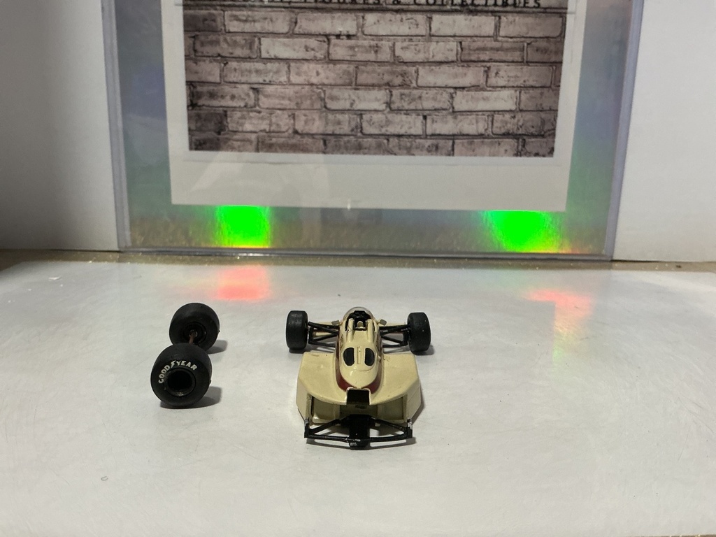 1:43 The Racing Line SMTS Made in England Arrows A6 #29 *BROKEN image